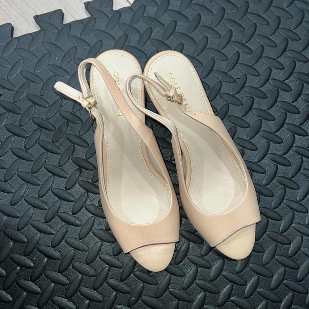 Cole Haan Maya peep toe sling back size 6 leather